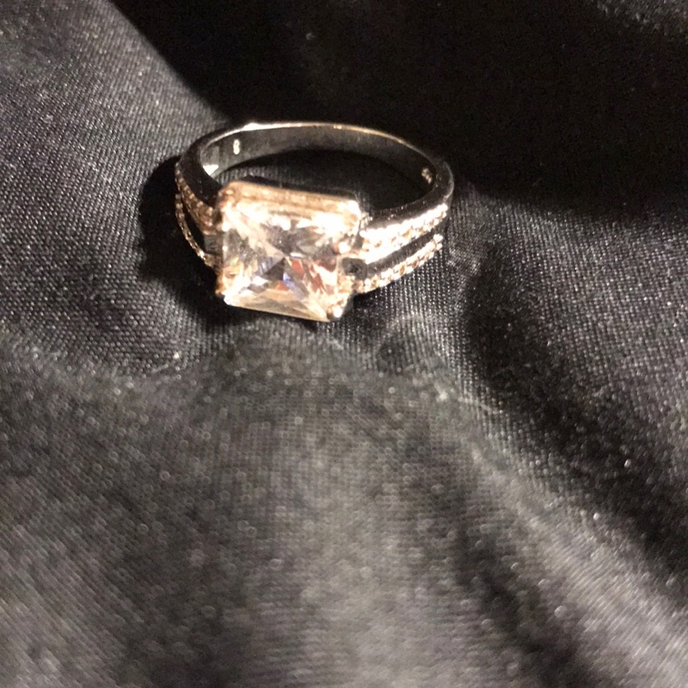 925  solid silver size 7 cz diamond ring